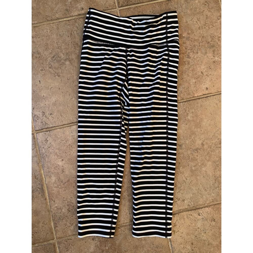 Athleta XXS Chaturanga Capri Tights Crop Yoga Black & White Stripe Stretch